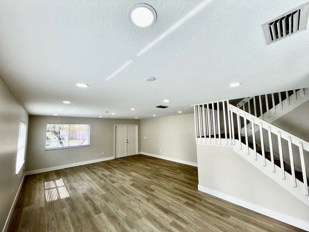 12149 Nw 34th St - Photo 3 of 37
