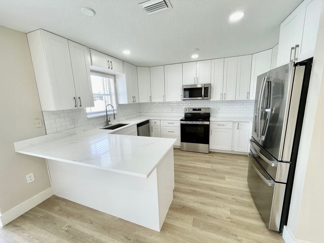12149 Nw 34th St - Photo 4 of 37