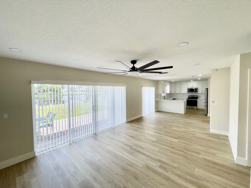 12149 Nw 34th St - Photo 6 of 37
