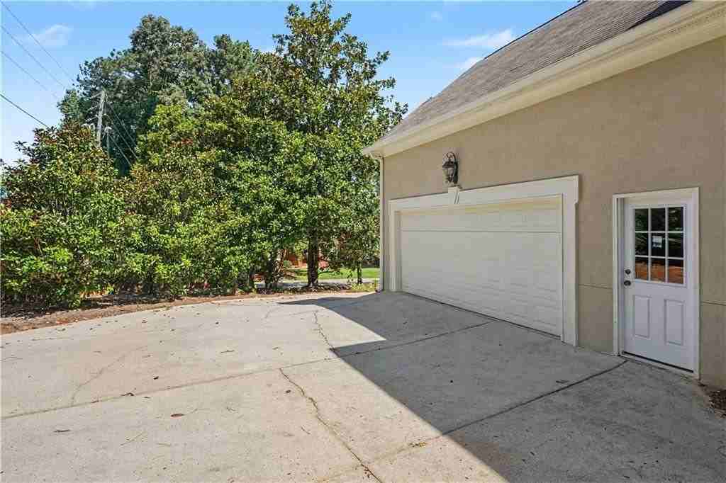 4315 Rosemont Dr - Photo 3 of 27