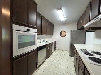 570 Peach St ##11 - Photo 4 of 12