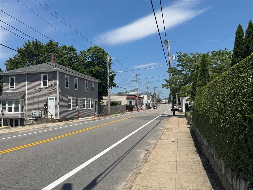 1383 Main St - Photo 2 of 25