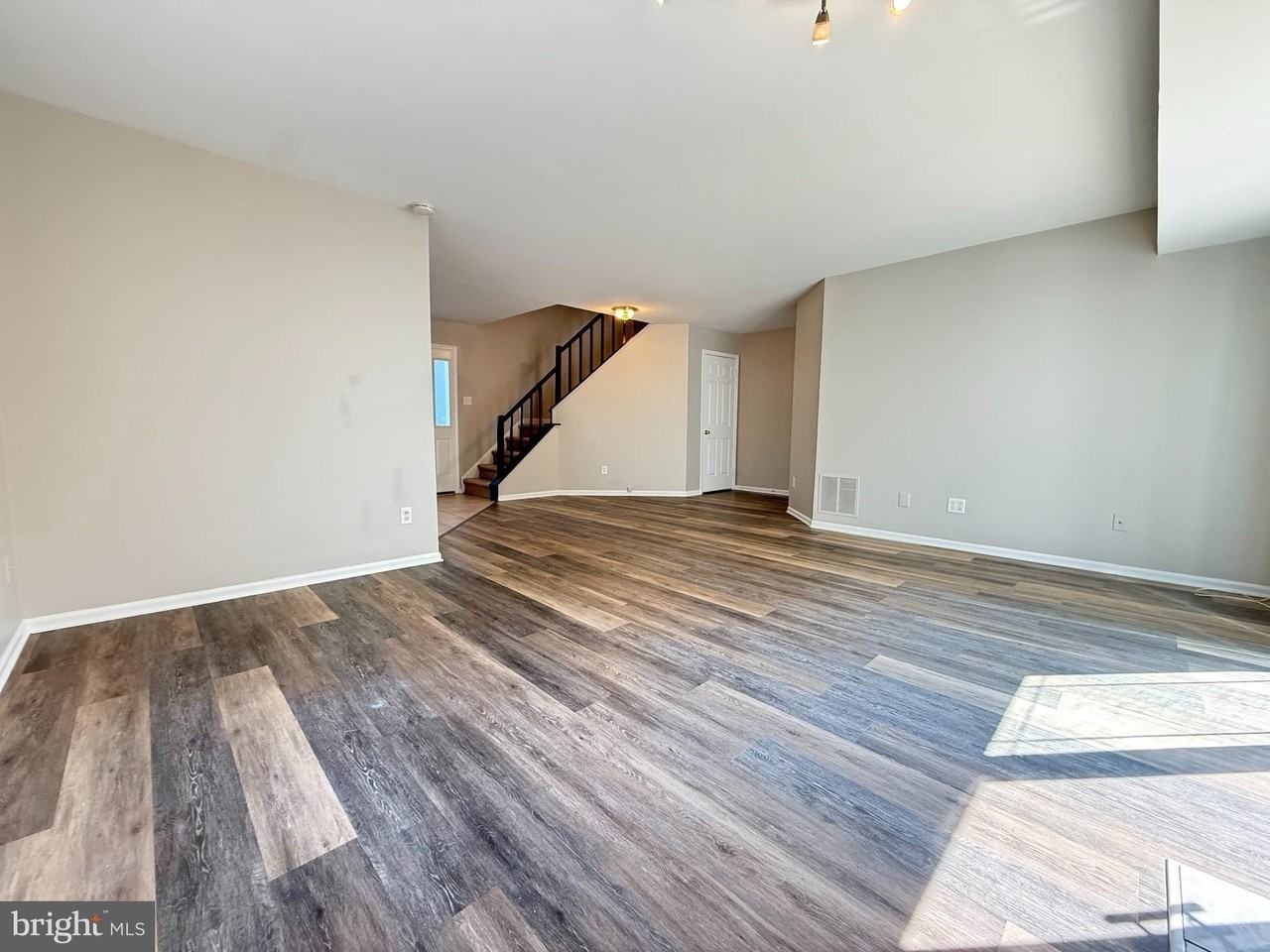 63 Hillcroft Way - Photo 3 of 12
