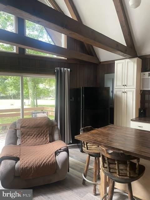 21 Lindbergh Cir - Photo 2 of 8