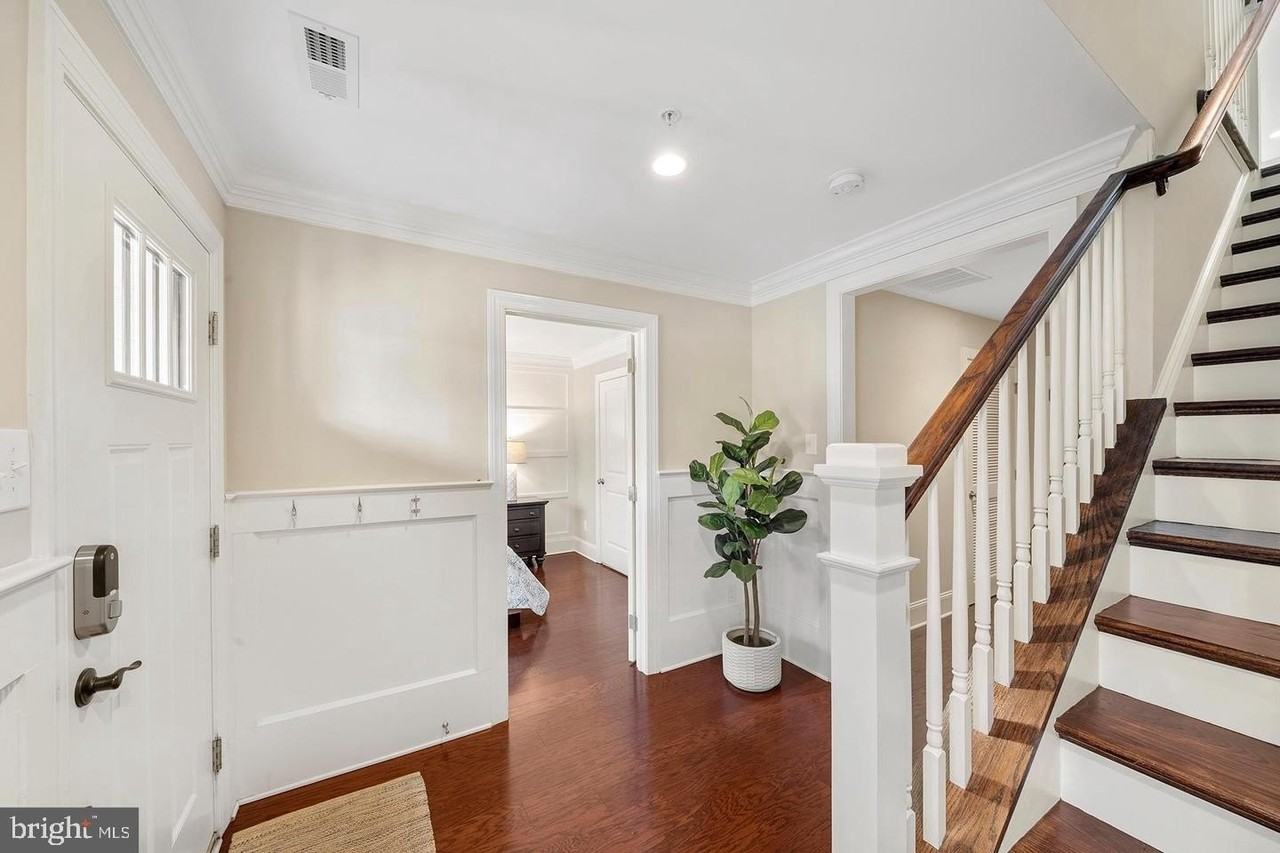 22 Bridge Ave - Photo 5 of 50