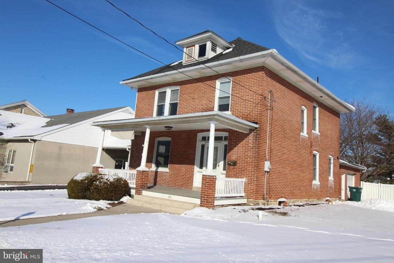 109 S Hess St - Photo 2 of 16