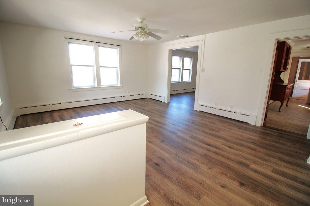 109 S Hess St - Photo 3 of 16