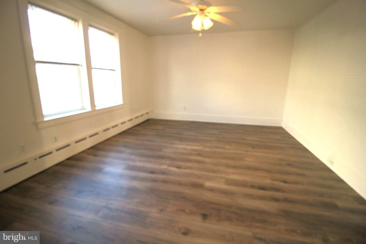 109 S Hess St - Photo 5 of 16