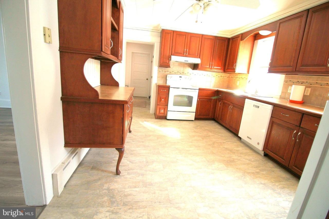 109 S Hess St - Photo 6 of 16