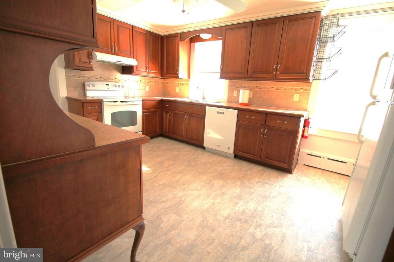 109 S Hess St - Photo 7 of 16