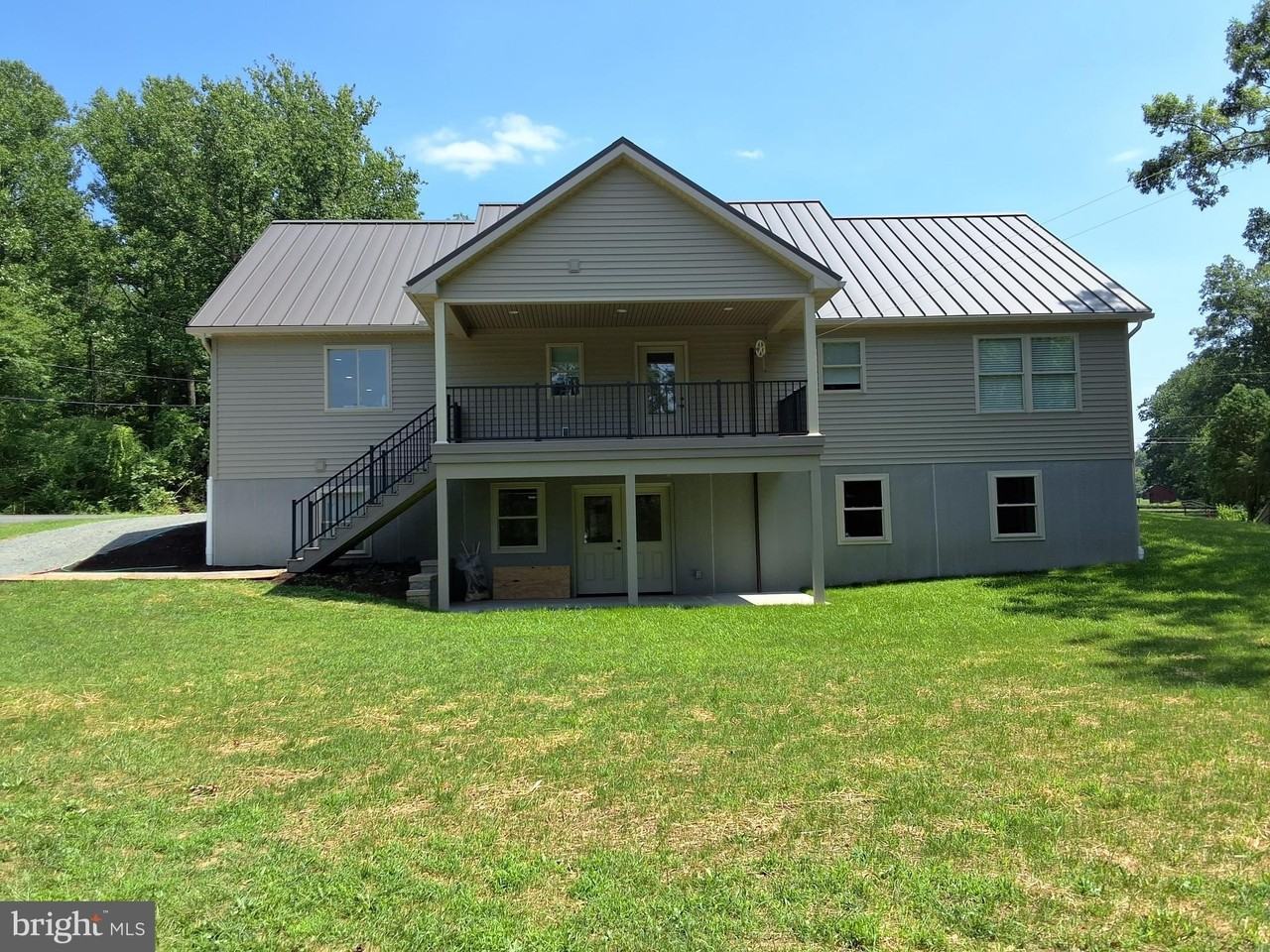 1689 Reading Rd - Photo 2 of 14