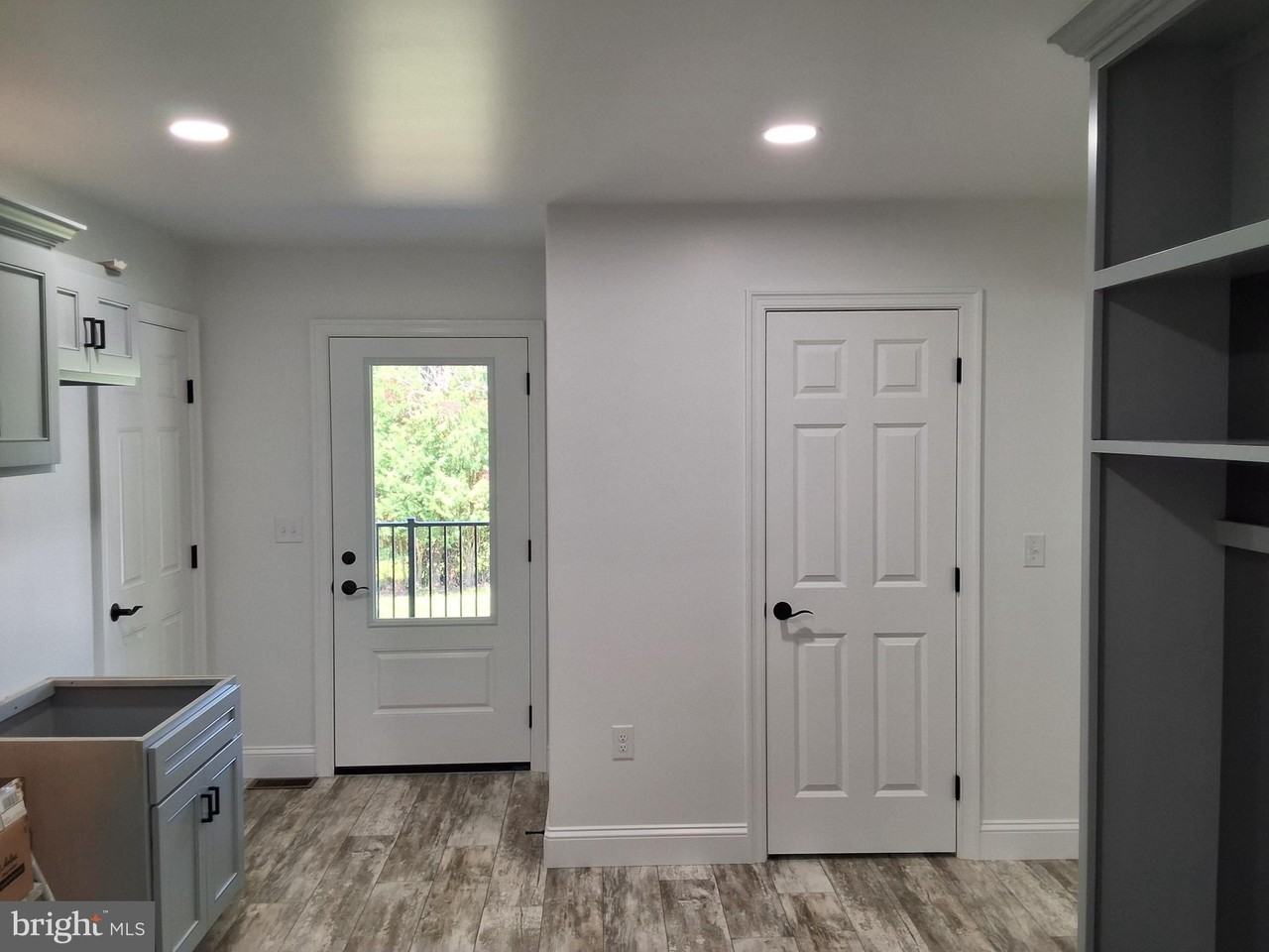 1689 Reading Rd - Photo 7 of 14