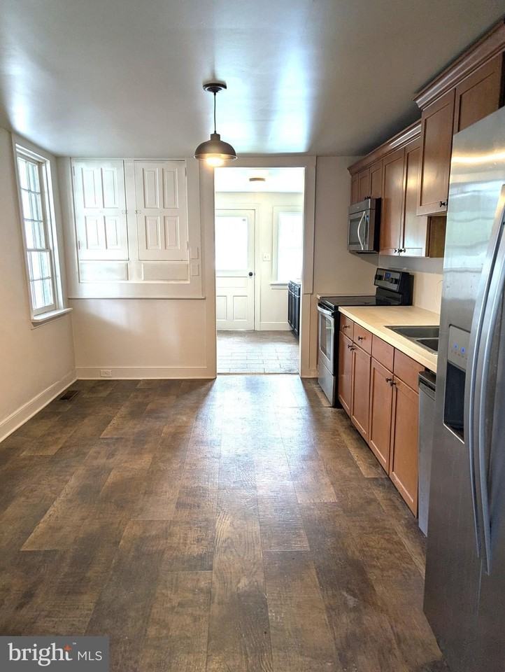 210 W Main St - Photo 3 of 17
