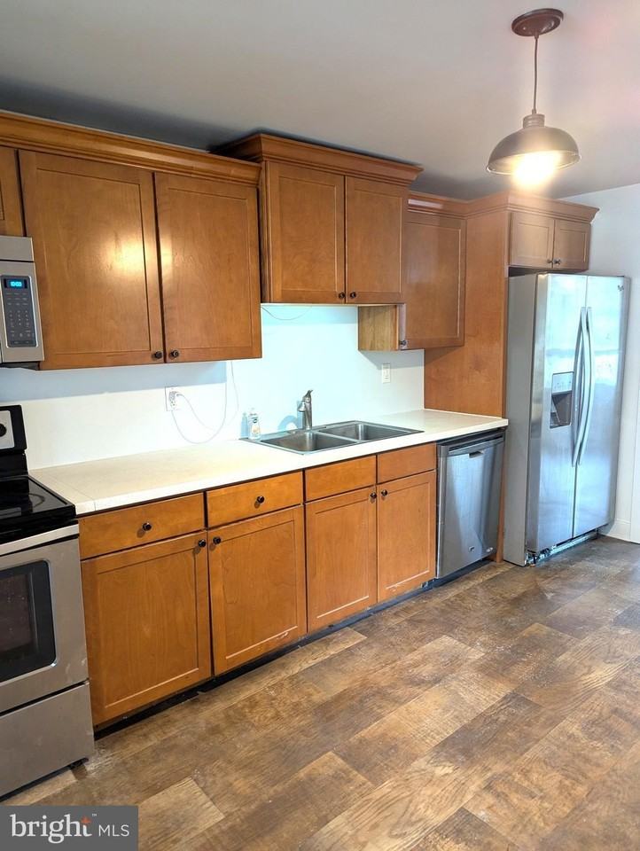 210 W Main St - Photo 5 of 17