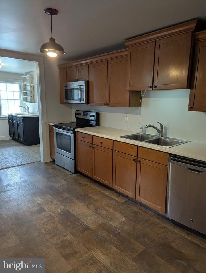 210 W Main St - Photo 6 of 17