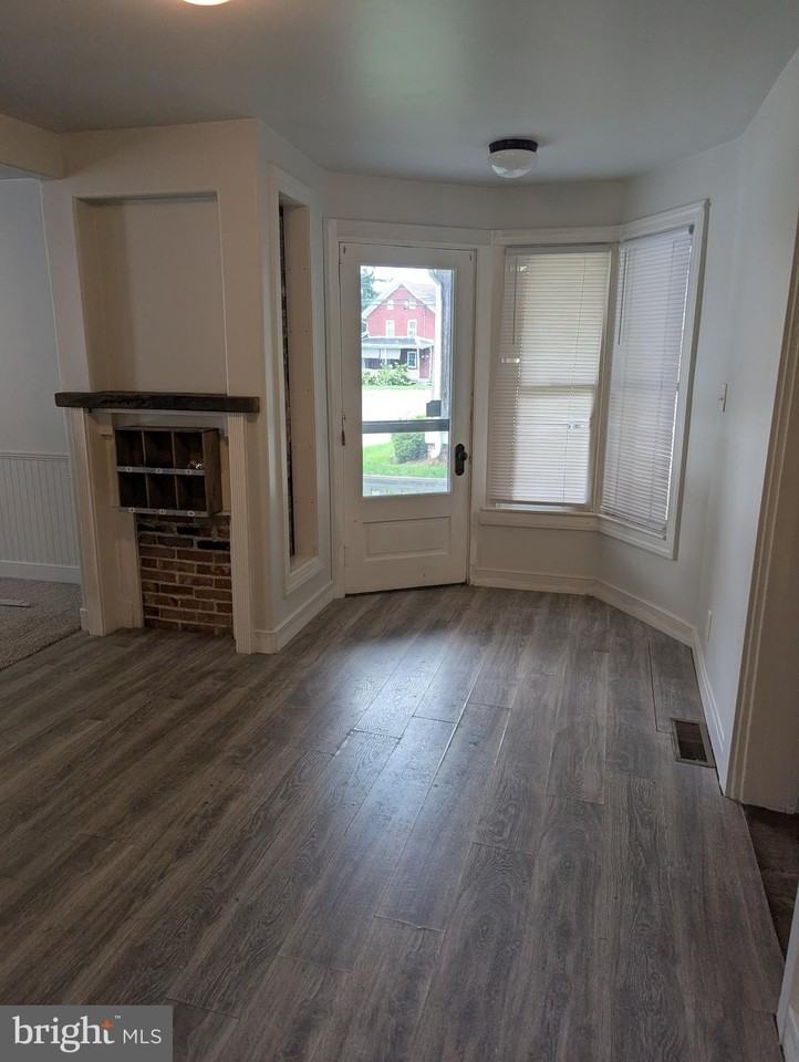 210 W Main St - Photo 7 of 17