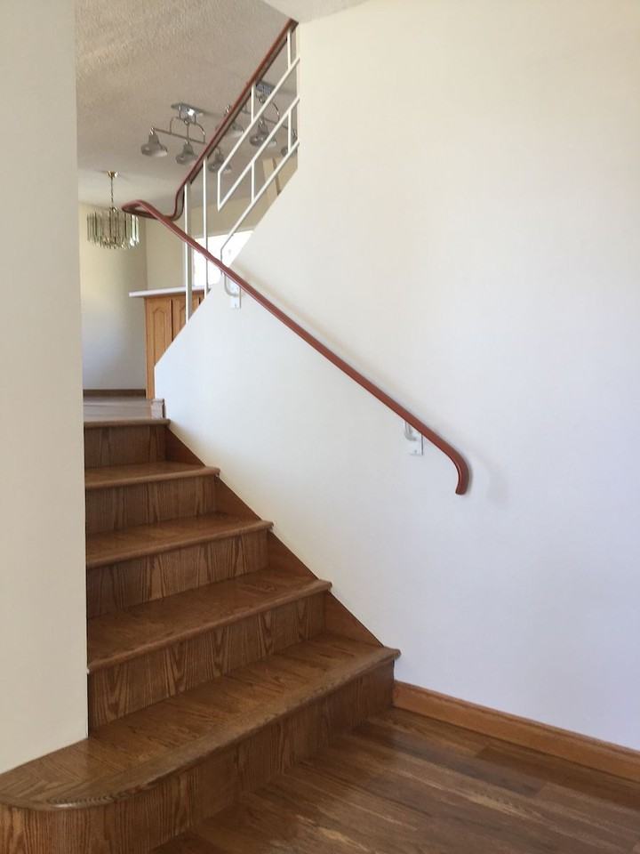 7303 Keewatin St Sw - Photo 5 of 50