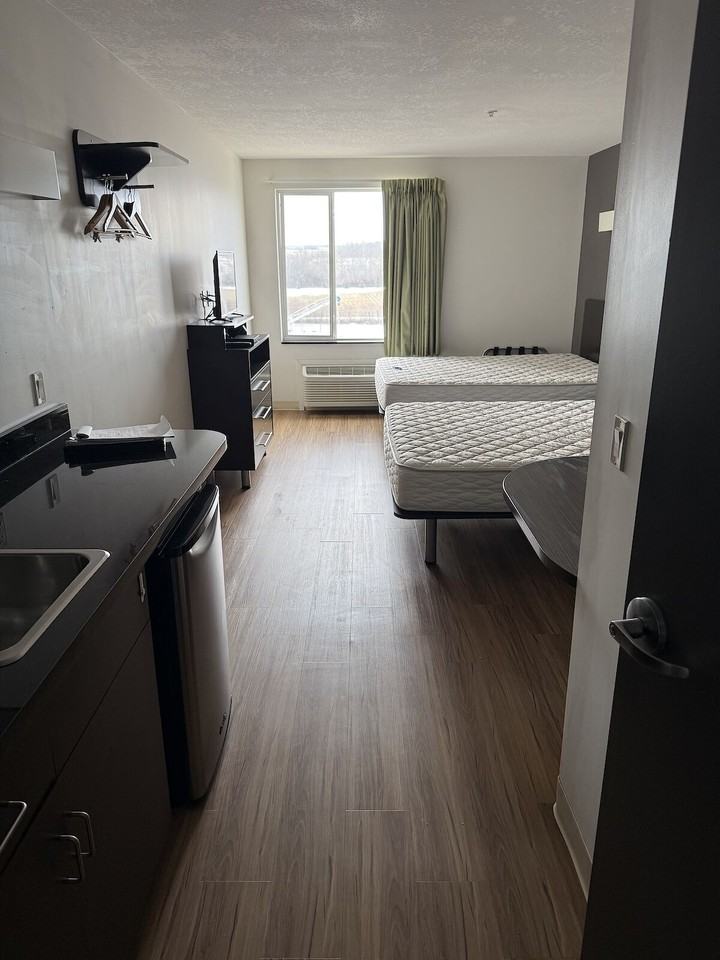 4820 48 Ave - Photo 2 of 11