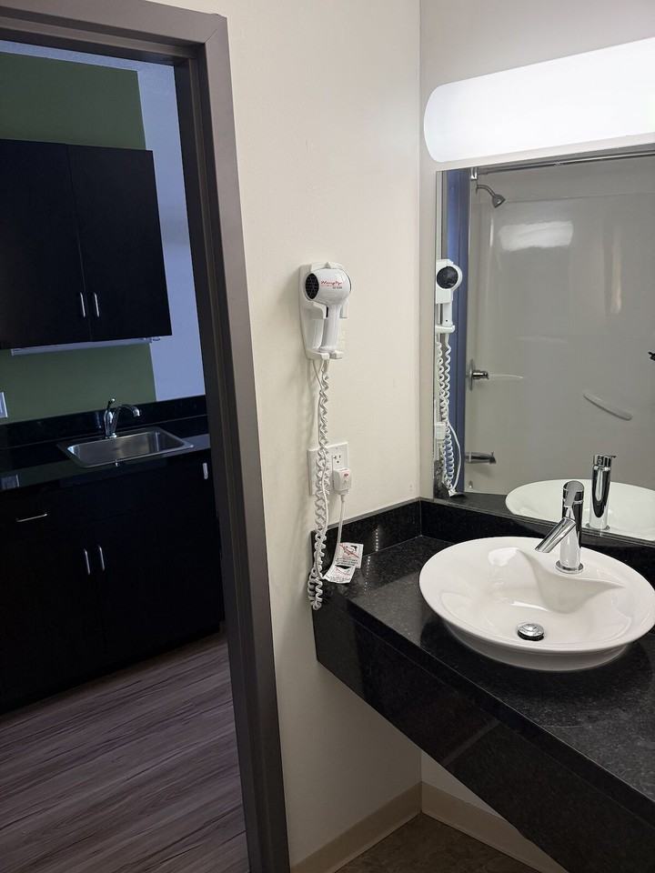 4820 48 Ave - Photo 5 of 11
