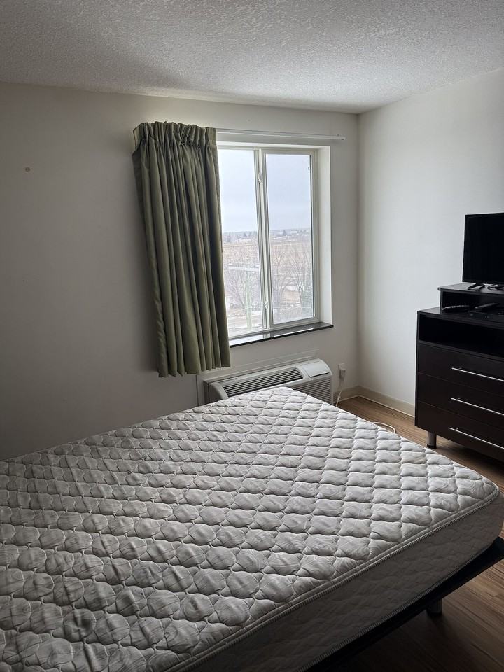 4820 48 Ave - Photo 7 of 11