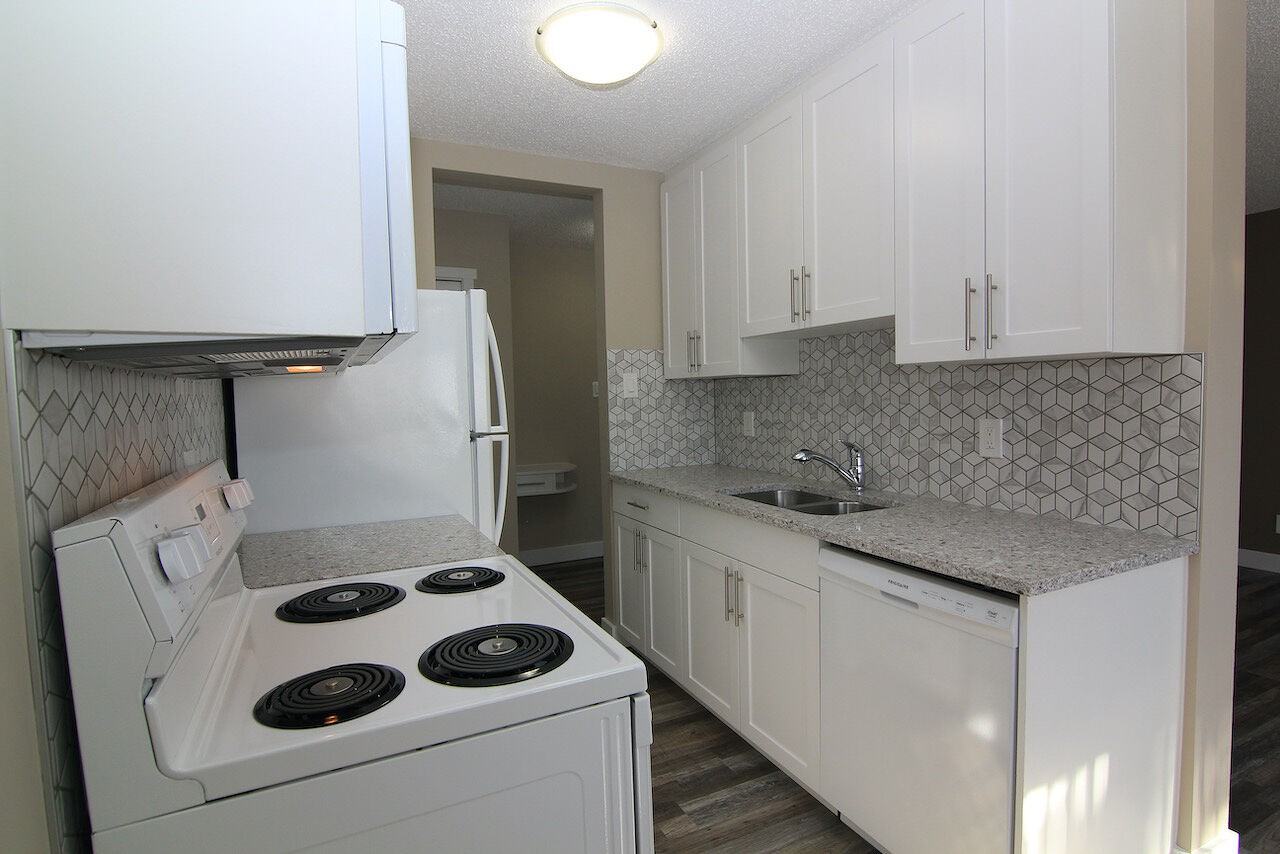 10150 83 Ave Nw - Photo 5 of 17