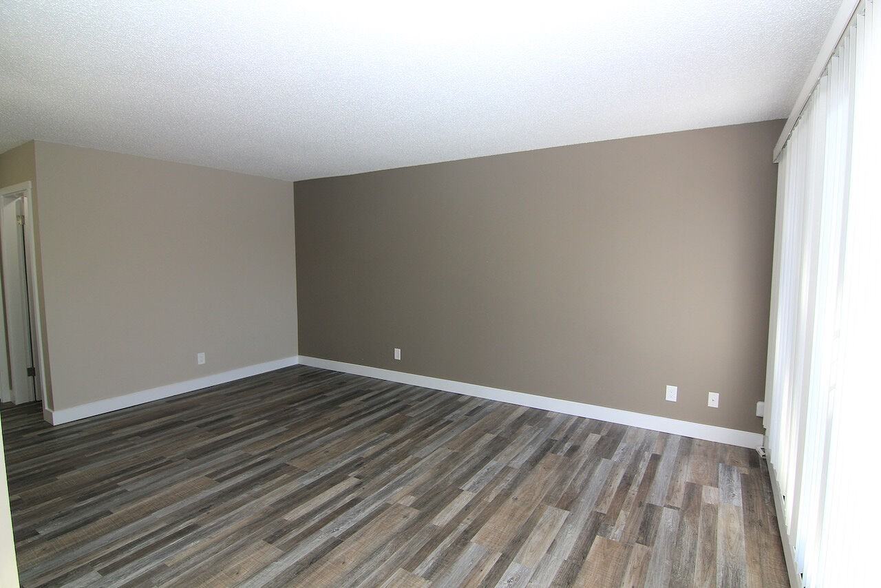 10150 83 Ave Nw - Photo 7 of 17