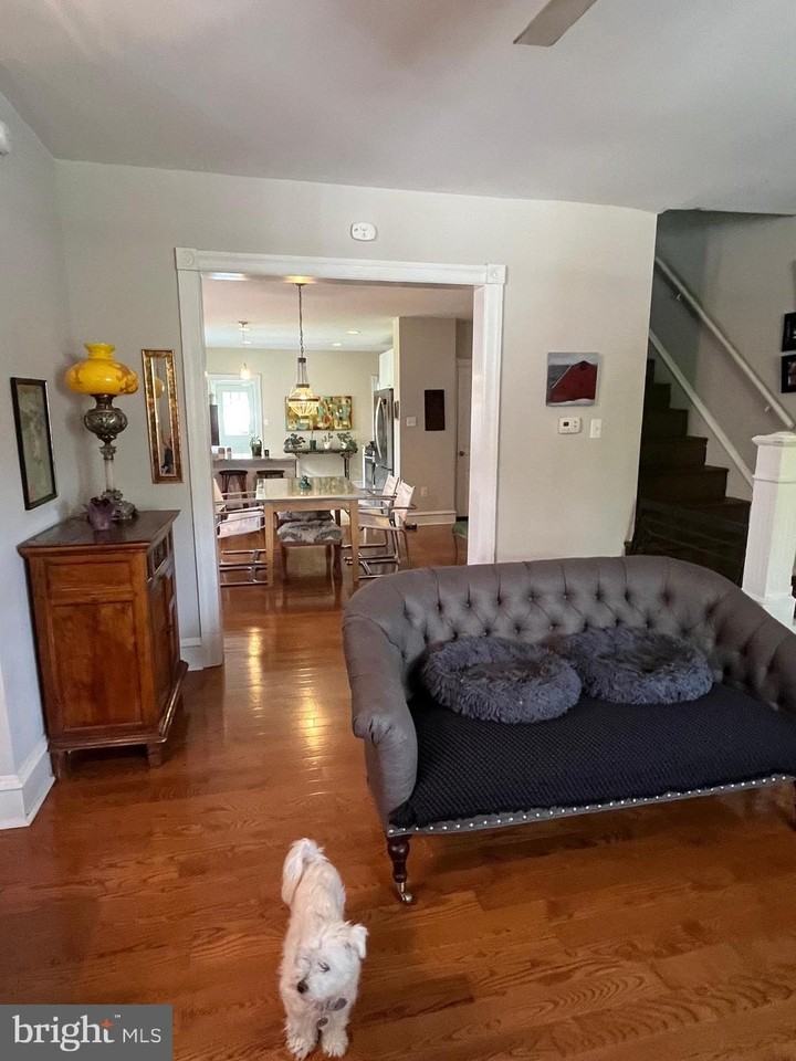 213 Ardmore Ave - Photo 4 of 32