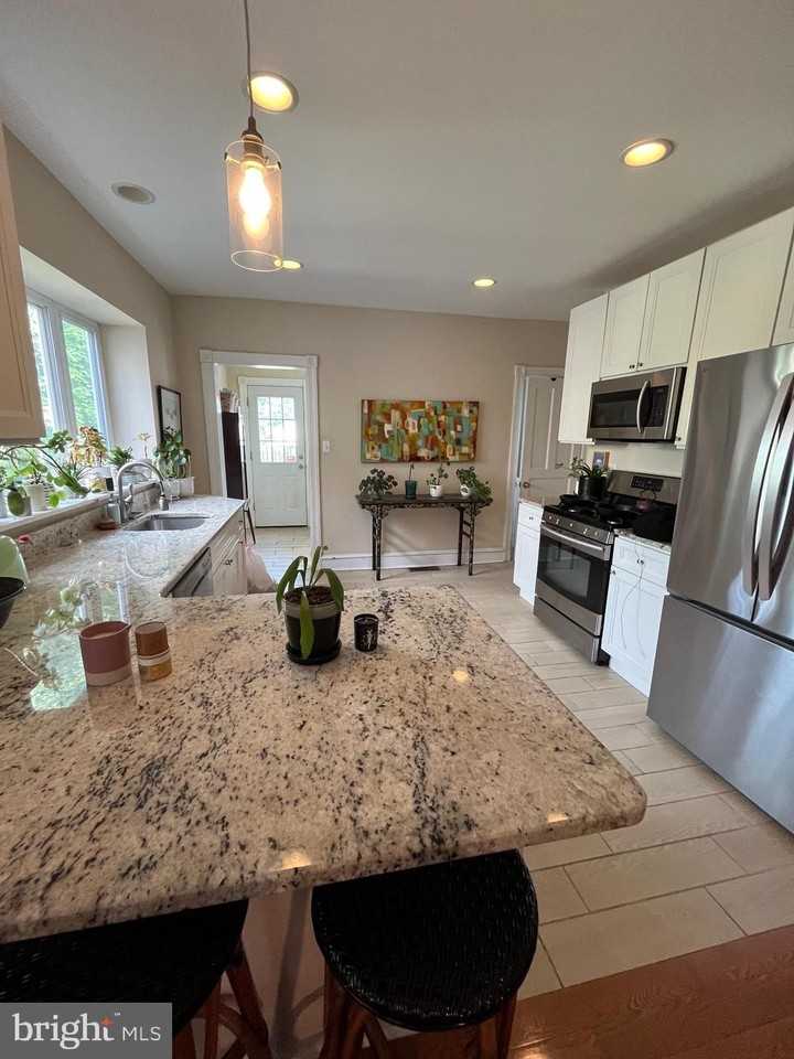 213 Ardmore Ave - Photo 7 of 32