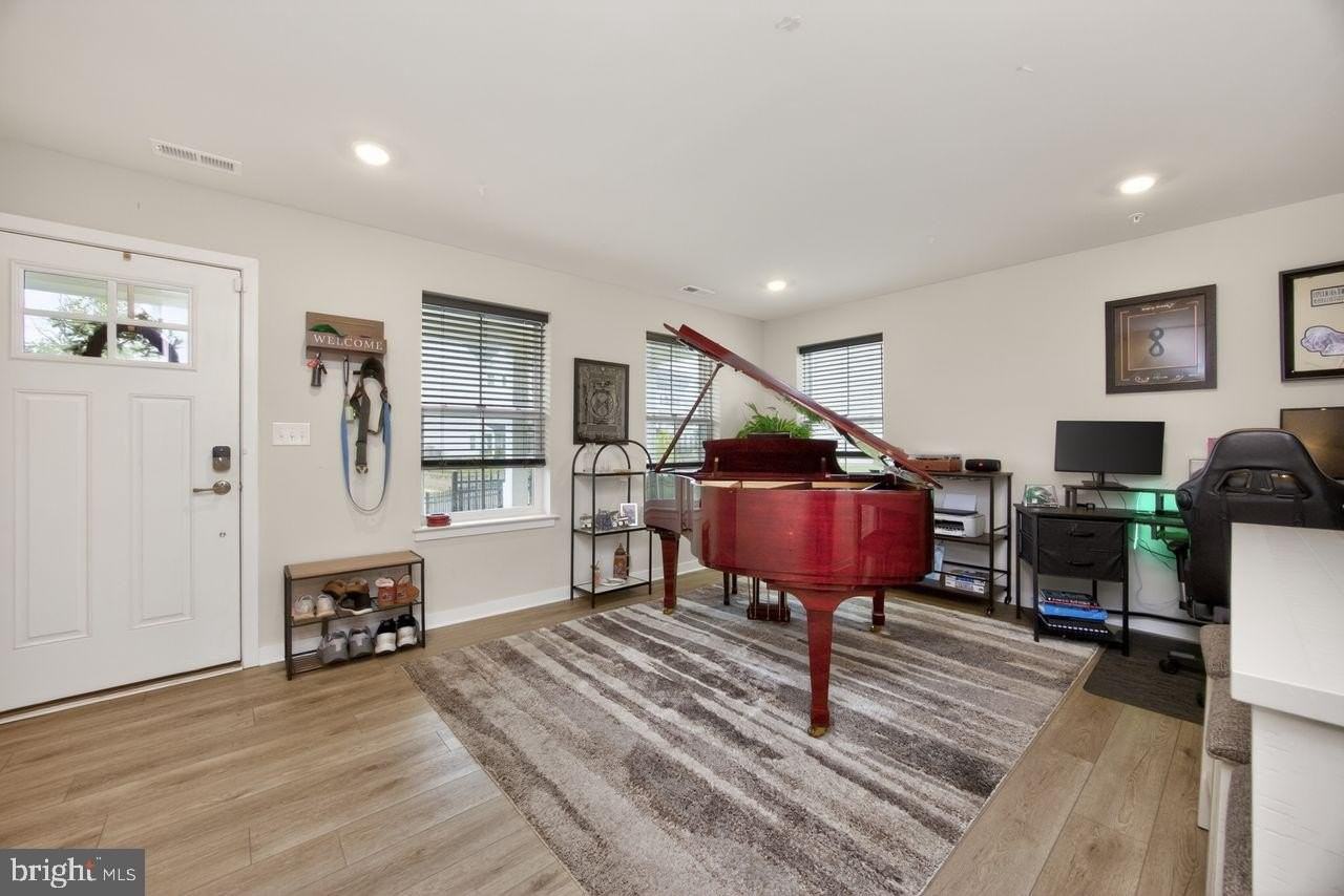 2 Karpovich Aly - Photo 5 of 44