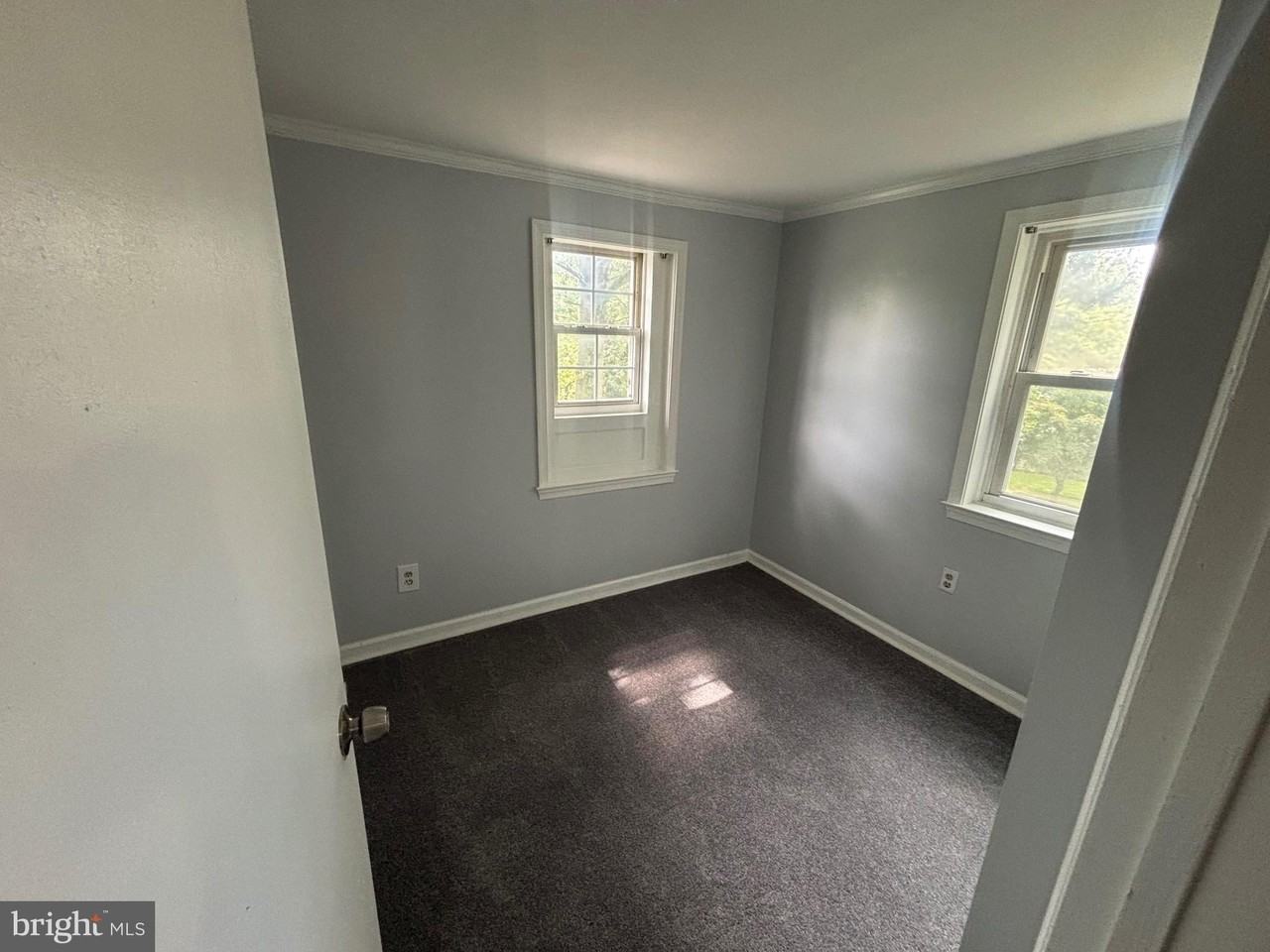 924 Jackson St - Photo 4 of 13