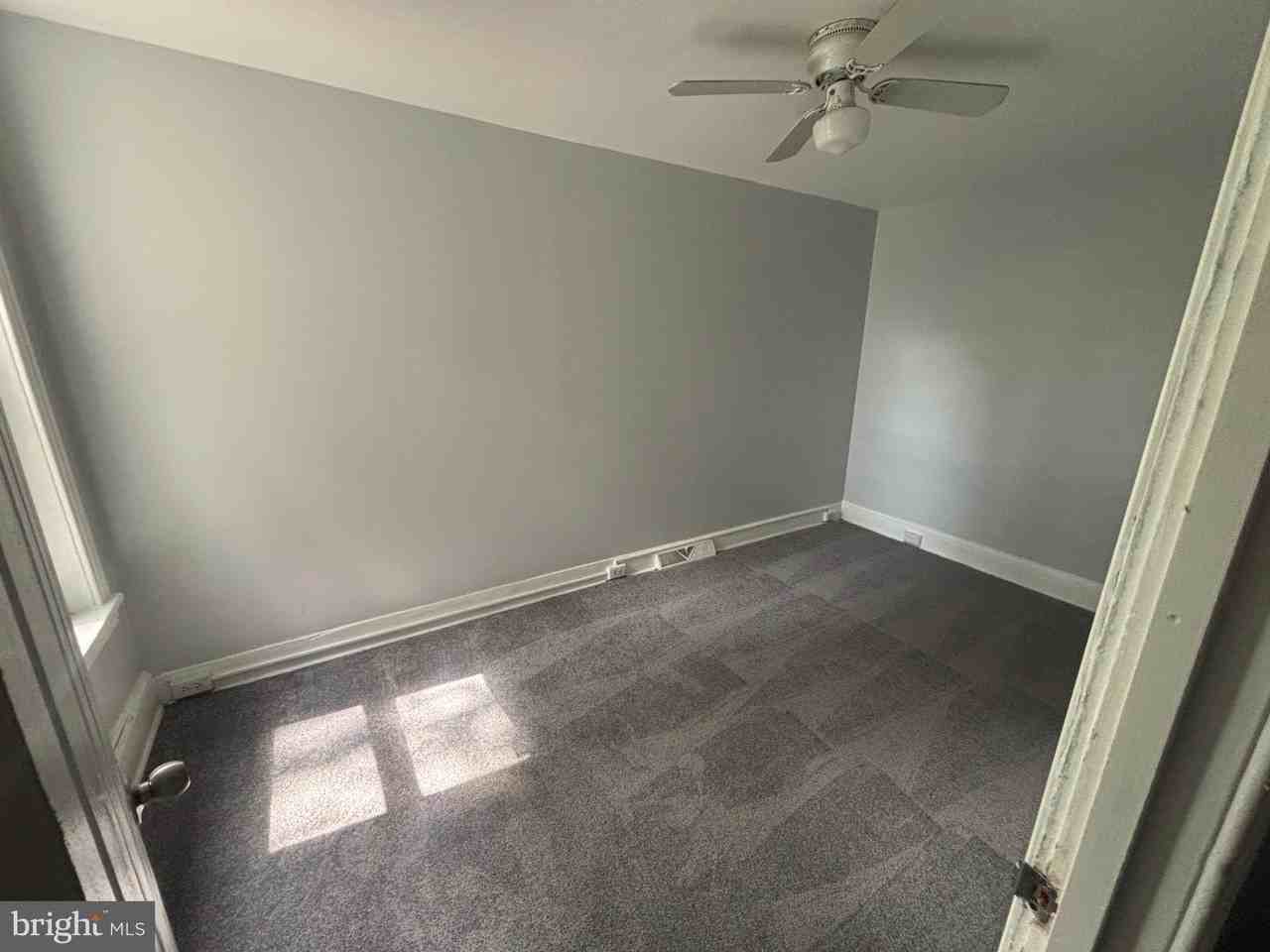 924 Jackson St - Photo 5 of 13