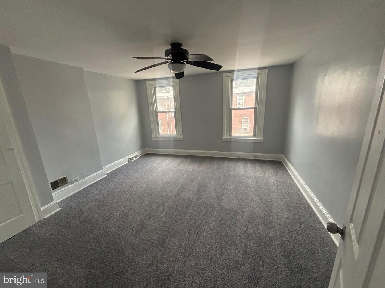 924 Jackson St - Photo 6 of 13