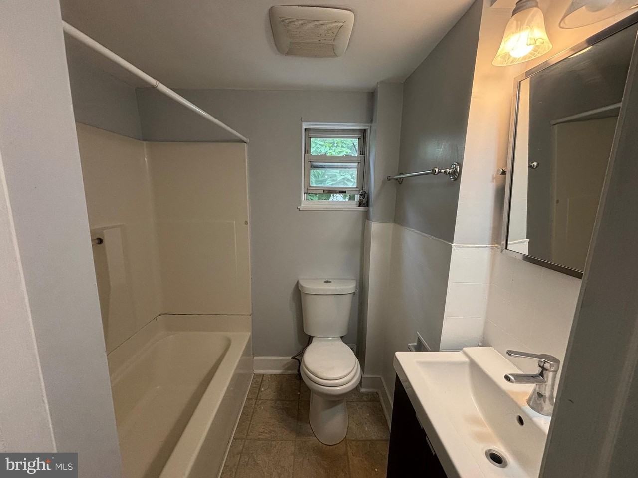 924 Jackson St - Photo 7 of 13