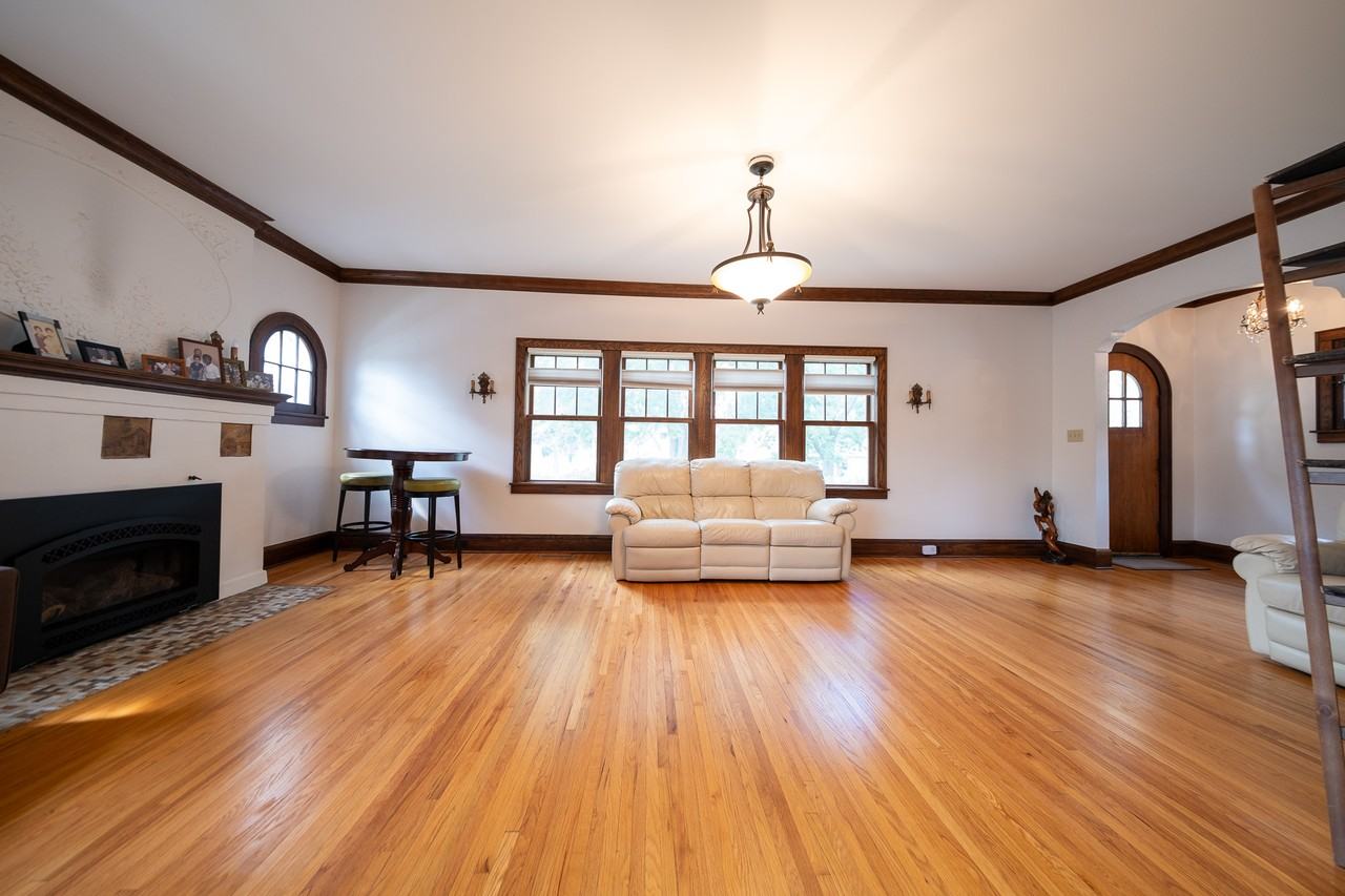 1600 Sheridan Ave N #1 - Photo 4 of 44