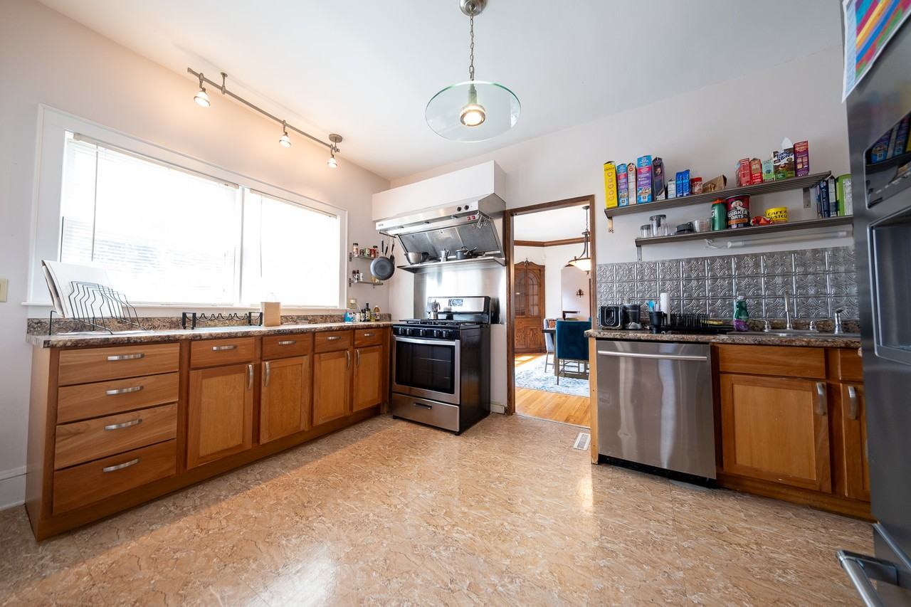 1600 Sheridan Ave N #1 - Photo 7 of 32