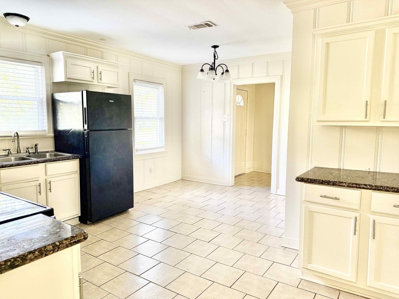 512 Broadmoor Ave #1 - Photo 3 of 15
