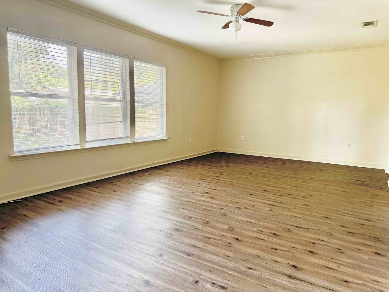 512 Broadmoor Ave #1 - Photo 5 of 15