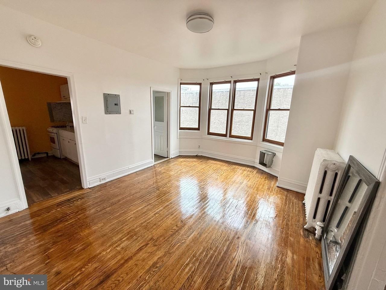 911 N 42nd St - Photo 5 of 14