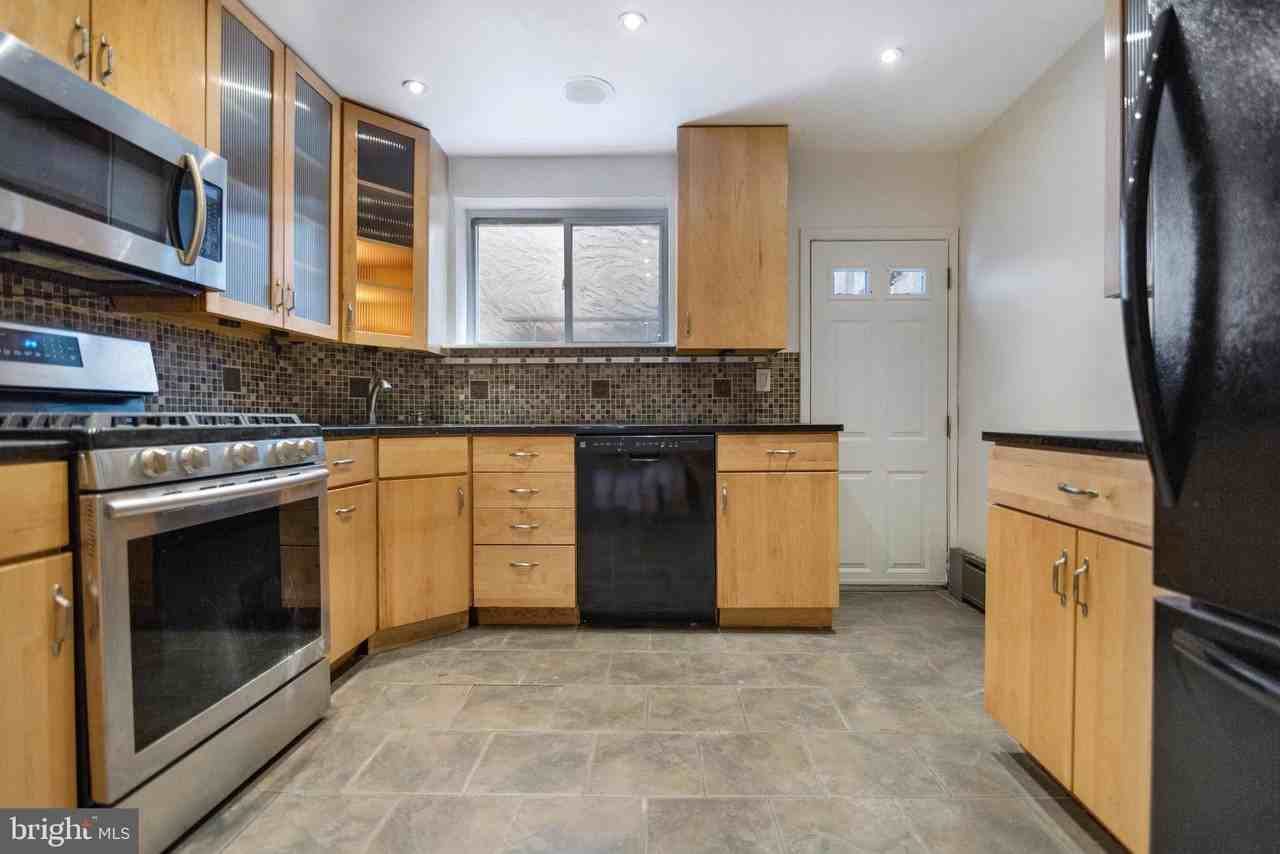 1221 S 8th St - Photo 5 of 20