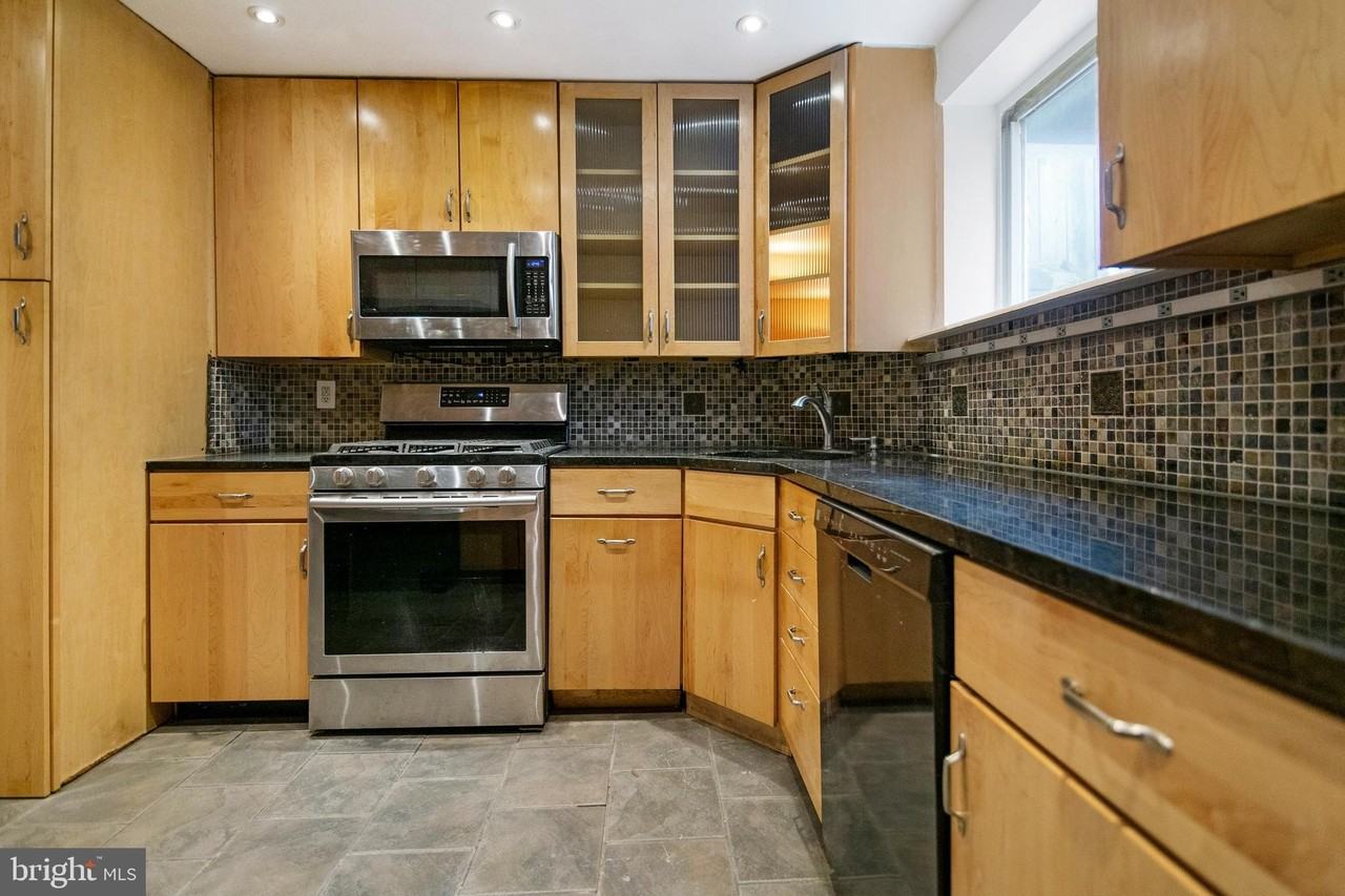 1221 S 8th St - Photo 6 of 20