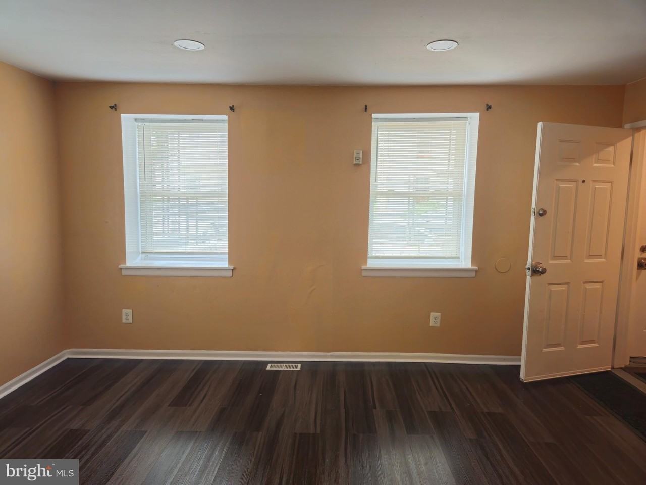 218 E Price St #1stFL - Photo 2 of 25