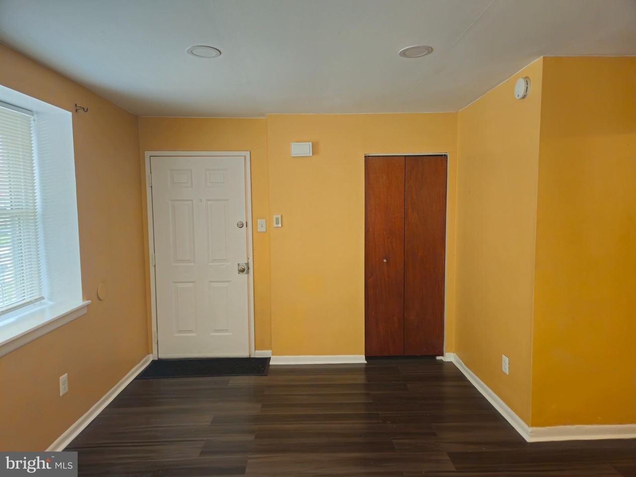 218 E Price St #1stFL - Photo 4 of 25