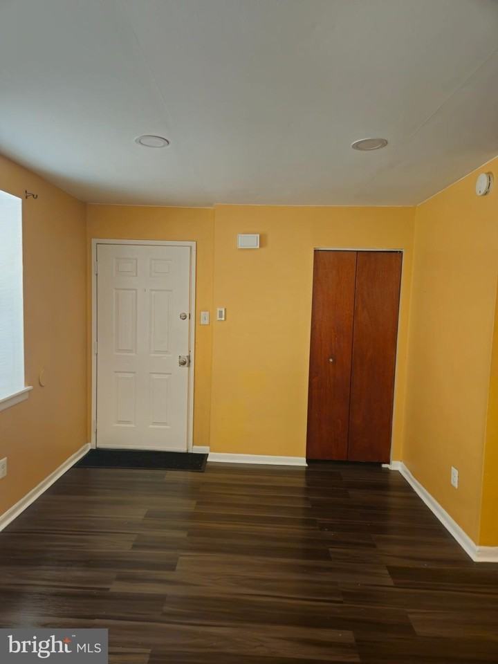 218 E Price St #1stFL - Photo 5 of 25