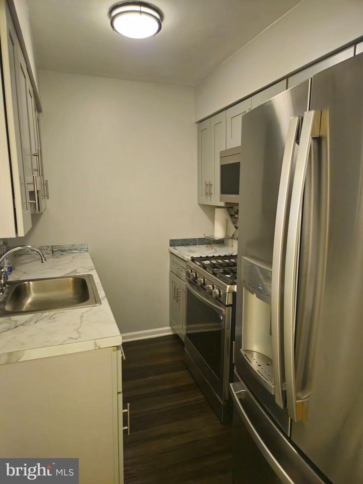 218 E Price St #1stFL - Photo 6 of 25