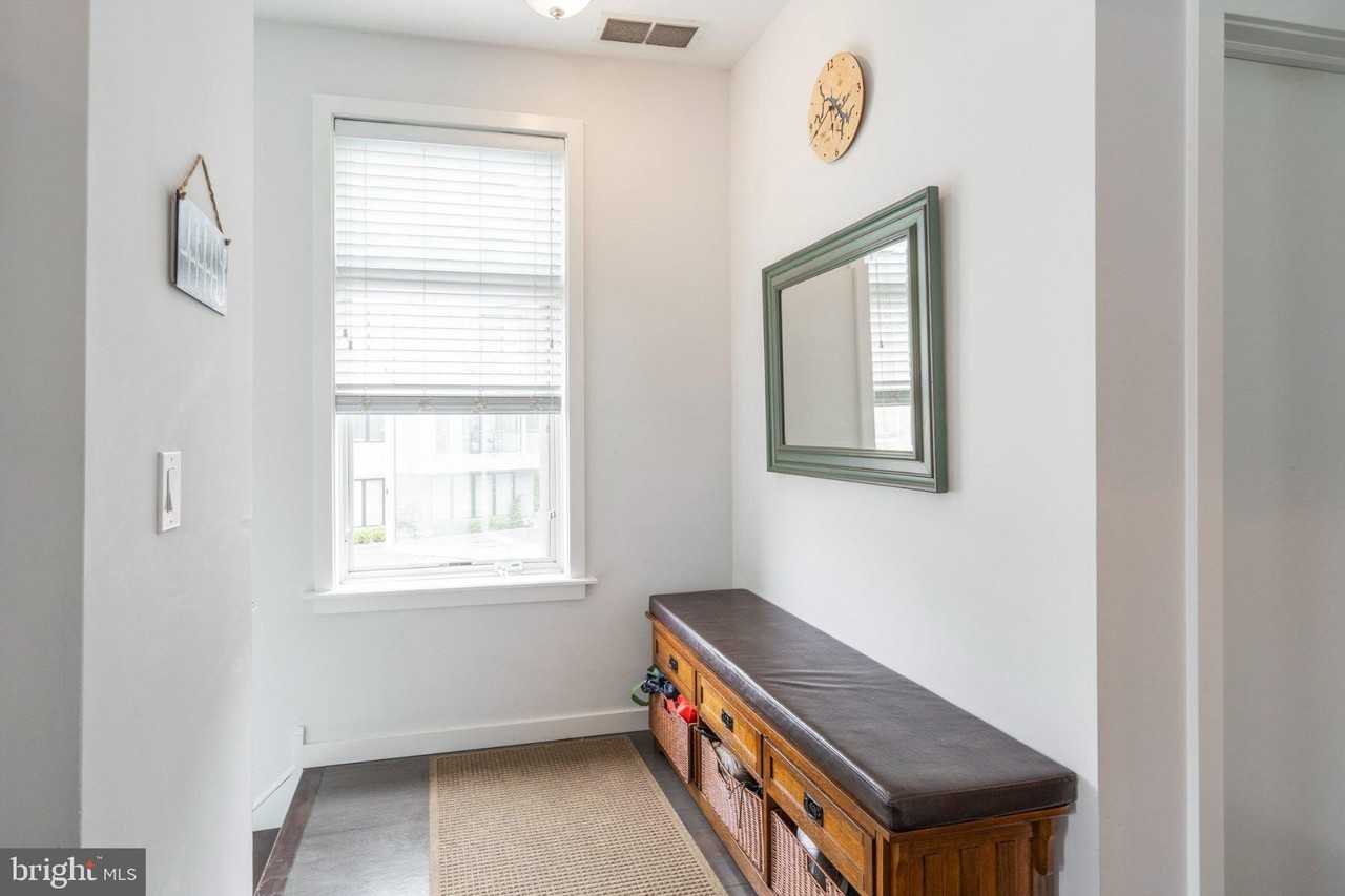 1233 N 3rd St #B - Photo 2 of 39