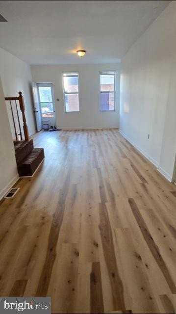 1835 N Leithgow St - Photo 2 of 11
