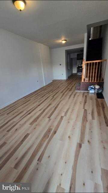 1835 N Leithgow St - Photo 4 of 11