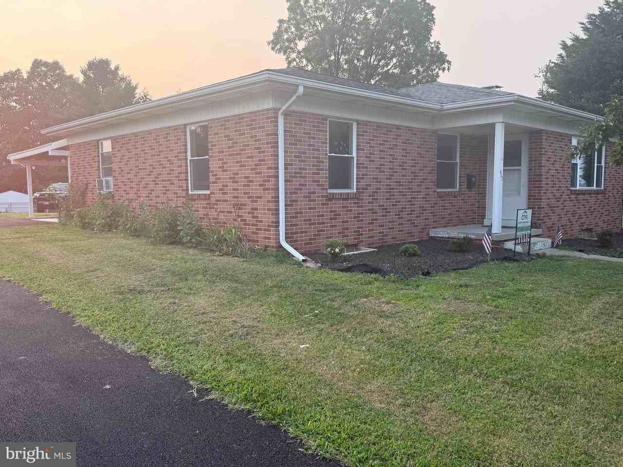 462 N Pleasant Ave - Photo 2 of 20