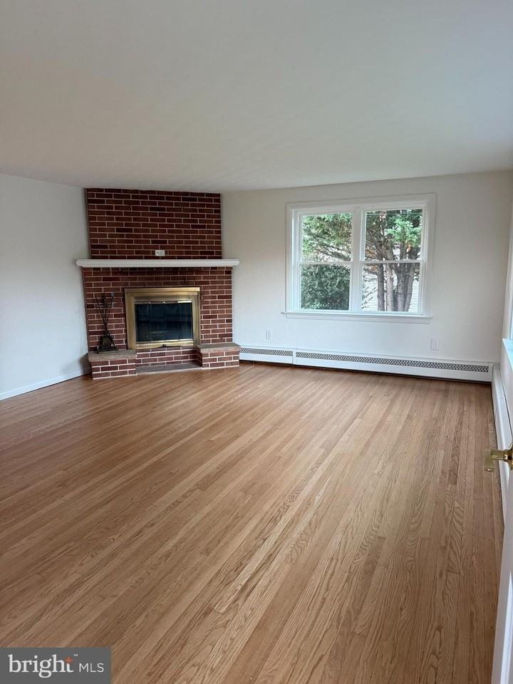 462 N Pleasant Ave - Photo 3 of 20