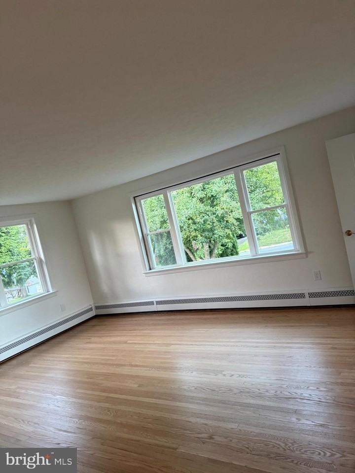 462 N Pleasant Ave - Photo 4 of 20